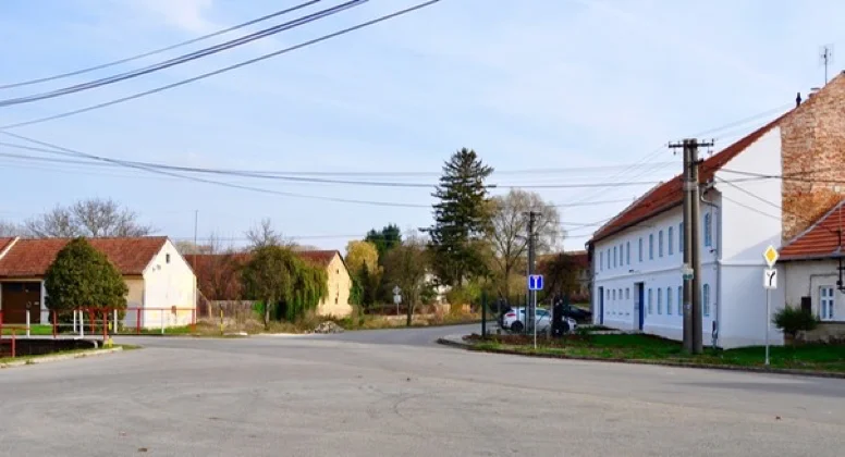 Náves Šardičky — rekonstrukce 2016